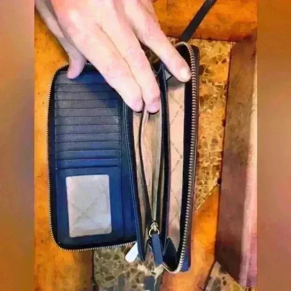 Michael Kors leather zip around wallet - Picture 7 of 7